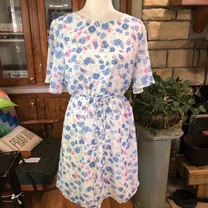 NWT LOFT SIZE LARGE WHITE FLORAL DRESS FULLY LINED FLUTTER SLEEVES BRAIDED BELT